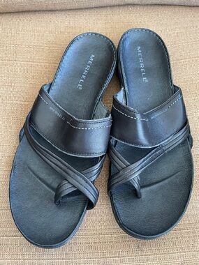 Merrell Women’s Black Leather Toe-Loop Slide Sandals
